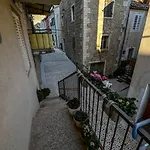 Apartman Jakova Dudana 10 *