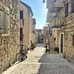 Jakova Dudana 10 * Makarska
