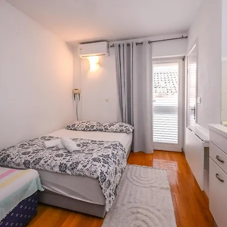 Jakova Dudana 10 Apartman *