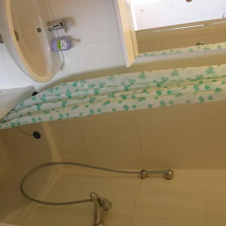 Jakova Dudana 10 * Makarska